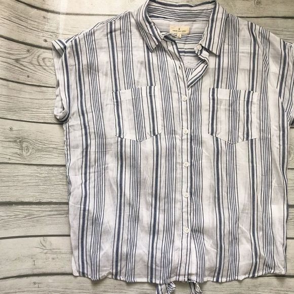 Thread and Supply button down top- medium - Picture 3 of 9